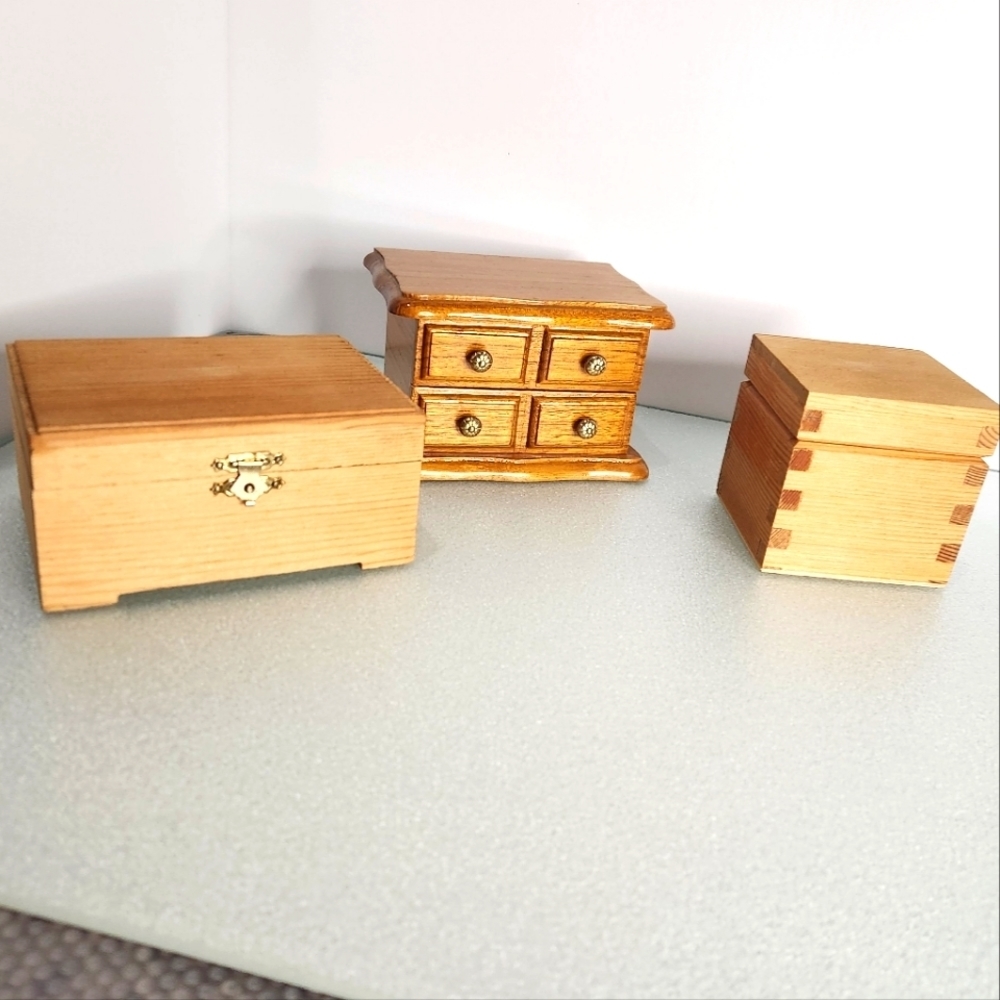Lot 3 small wooden jewelry boxes velvet lined w drawers raw wood w‎ latch hinged